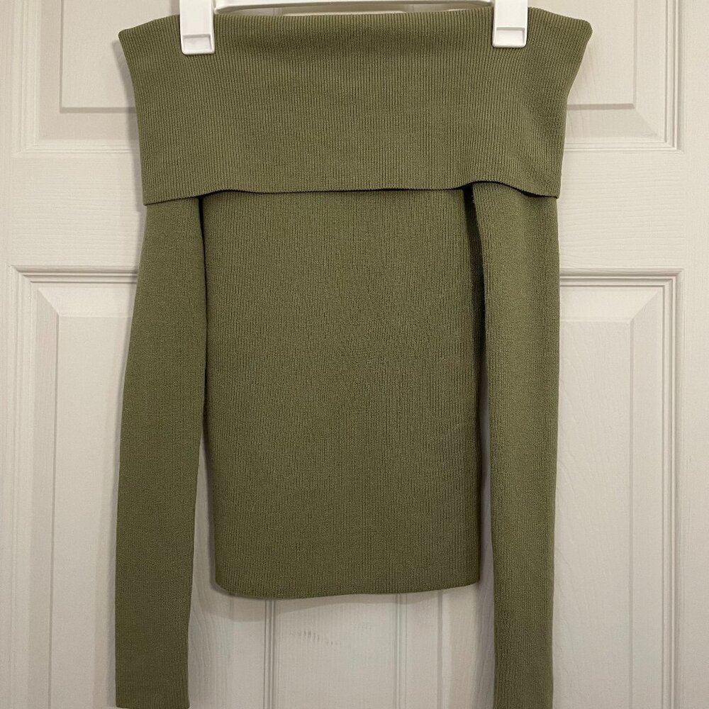 Aritzia Wilfred Nola Sweater Soft knit off-the-shoulder sweater, Bonsana Green